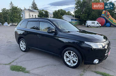 Внедорожник / Кроссовер Mitsubishi Outlander 2013 в 