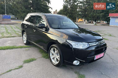 Внедорожник / Кроссовер Mitsubishi Outlander 2013 в 