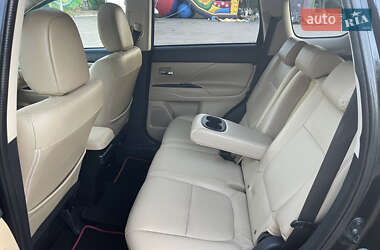 Внедорожник / Кроссовер Mitsubishi Outlander 2013 в 