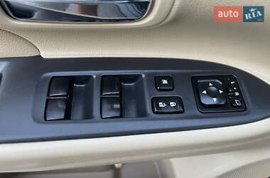 Внедорожник / Кроссовер Mitsubishi Outlander 2013 в 