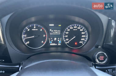 Внедорожник / Кроссовер Mitsubishi Outlander 2013 в 