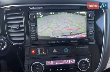 Внедорожник / Кроссовер Mitsubishi Outlander 2013 в 