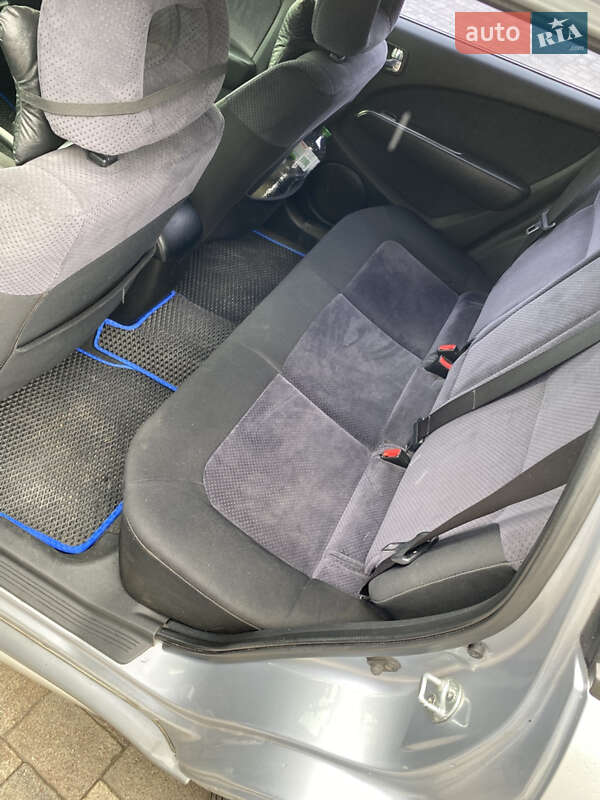 Внедорожник / Кроссовер Mitsubishi Outlander 2006 в Новояворовске