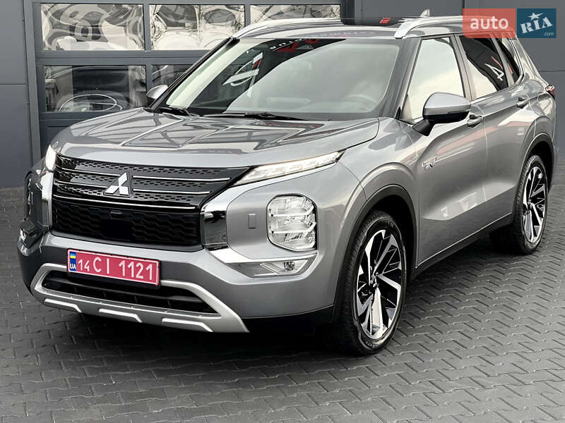 Внедорожник / Кроссовер Mitsubishi Outlander 2023 в Львове