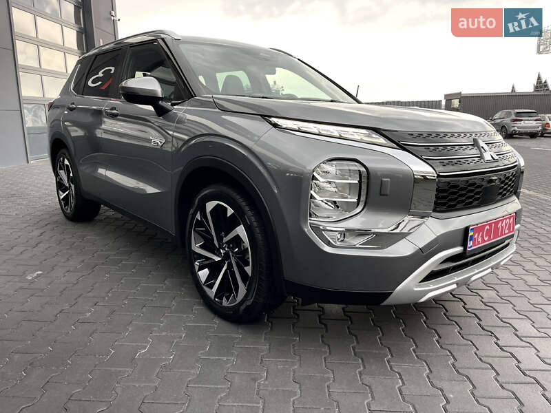 Внедорожник / Кроссовер Mitsubishi Outlander 2023 в Львове