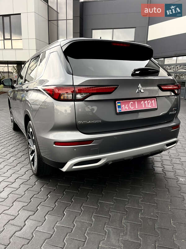 Внедорожник / Кроссовер Mitsubishi Outlander 2023 в Львове
