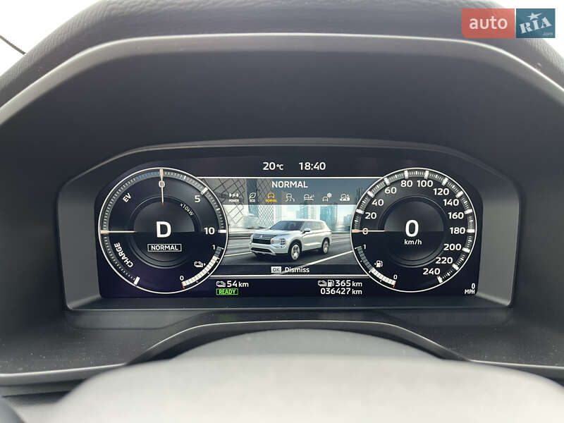 Внедорожник / Кроссовер Mitsubishi Outlander 2023 в Львове