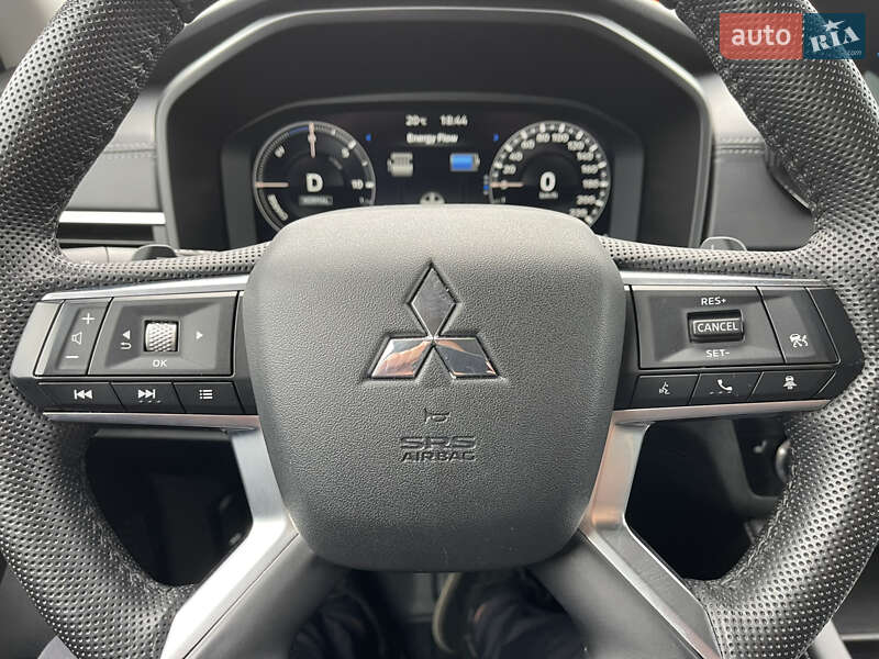 Внедорожник / Кроссовер Mitsubishi Outlander 2023 в Львове
