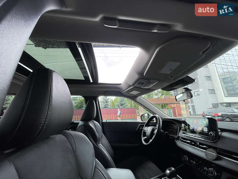 Внедорожник / Кроссовер Mitsubishi Outlander 2023 в Львове