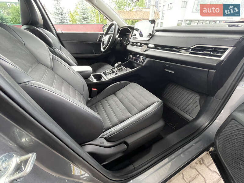 Внедорожник / Кроссовер Mitsubishi Outlander 2023 в Львове