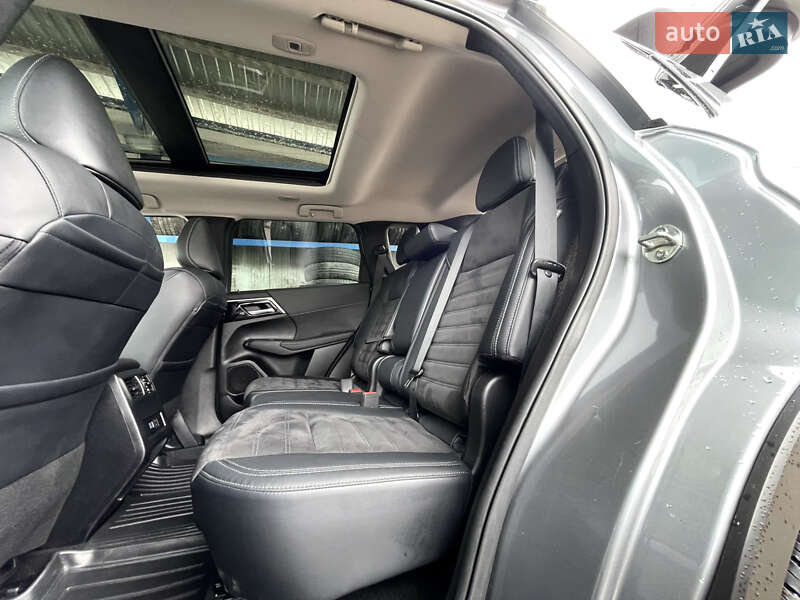 Внедорожник / Кроссовер Mitsubishi Outlander 2023 в Львове