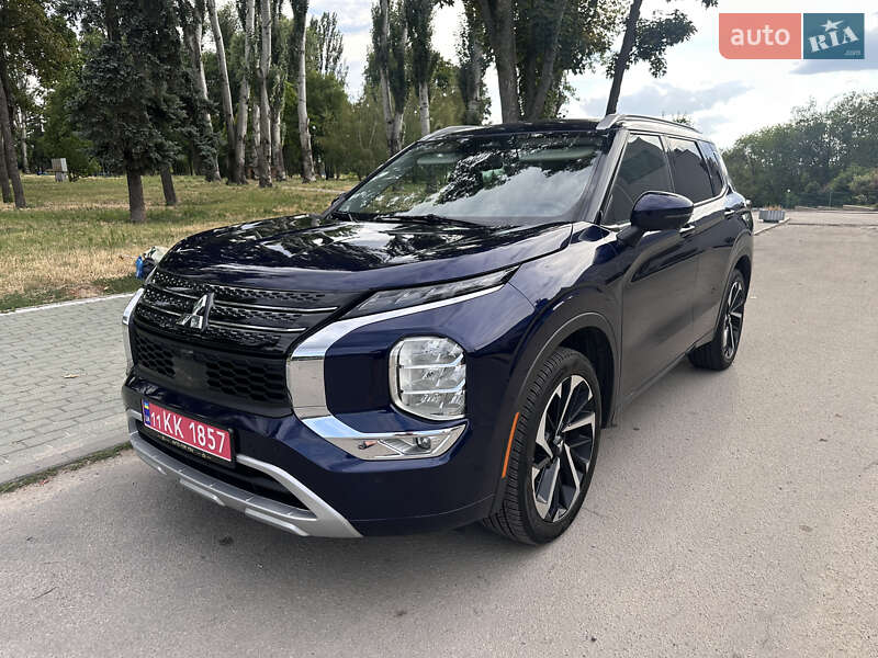 Внедорожник / Кроссовер Mitsubishi Outlander 2022 в Запорожье