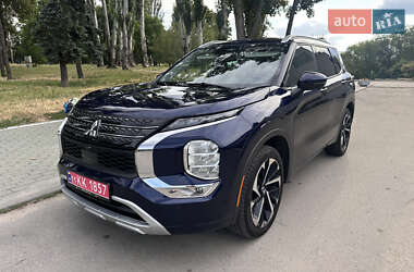 Внедорожник / Кроссовер Mitsubishi Outlander 2022 в 