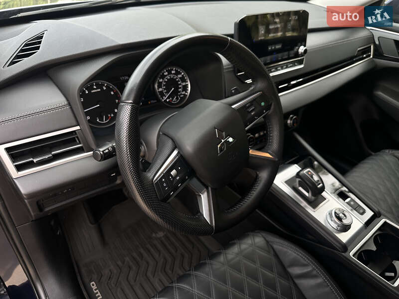 Внедорожник / Кроссовер Mitsubishi Outlander 2022 в Запорожье