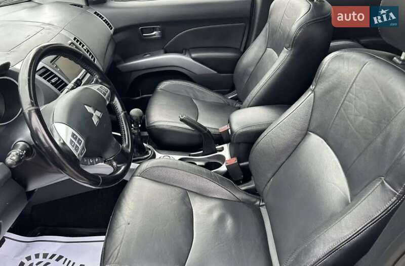 Внедорожник / Кроссовер Mitsubishi Outlander 2001 в Черкассах