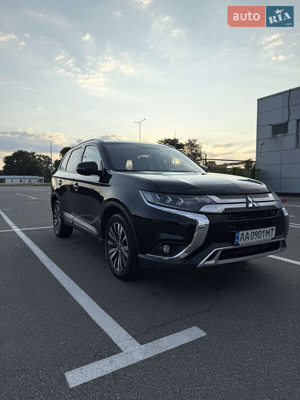 Внедорожник / Кроссовер Mitsubishi Outlander 2018 в Киеве