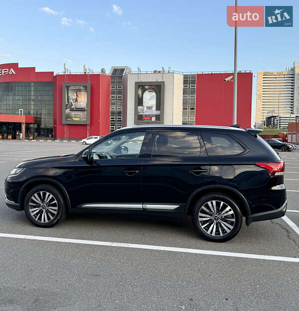 Внедорожник / Кроссовер Mitsubishi Outlander 2018 в Киеве