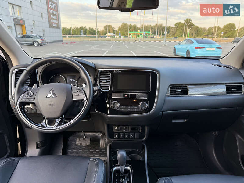 Внедорожник / Кроссовер Mitsubishi Outlander 2018 в Киеве
