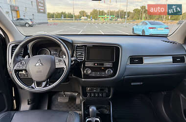Внедорожник / Кроссовер Mitsubishi Outlander 2018 в 