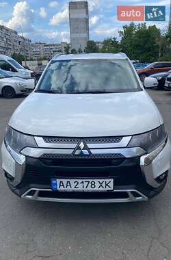 Внедорожник / Кроссовер Mitsubishi Outlander 2018 в Киеве