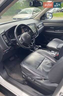 Внедорожник / Кроссовер Mitsubishi Outlander 2018 в 