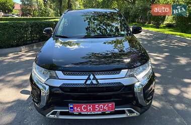 Позашляховик / Кросовер Mitsubishi Outlander 2019 в 