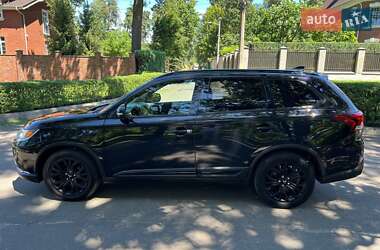 Позашляховик / Кросовер Mitsubishi Outlander 2019 в 