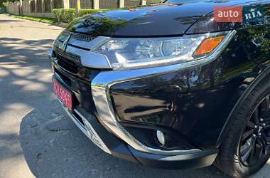 Позашляховик / Кросовер Mitsubishi Outlander 2019 в 