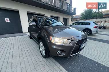 Внедорожник / Кроссовер Mitsubishi Outlander 2010 в 