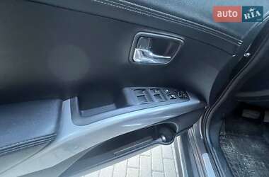 Внедорожник / Кроссовер Mitsubishi Outlander 2010 в 