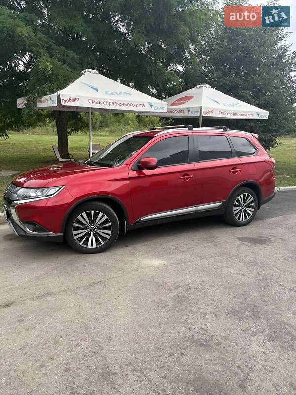 Внедорожник / Кроссовер Mitsubishi Outlander 2019 в Полтаве