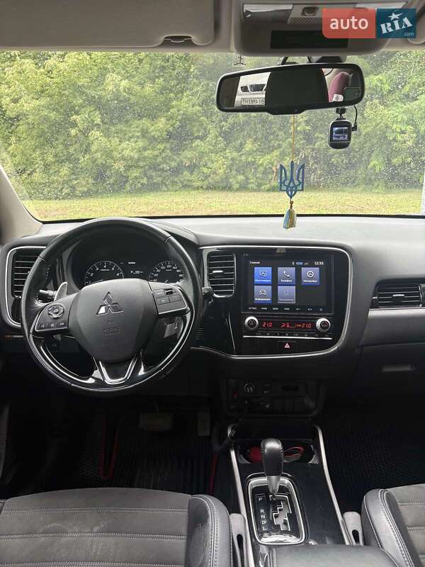 Внедорожник / Кроссовер Mitsubishi Outlander 2019 в Полтаве
