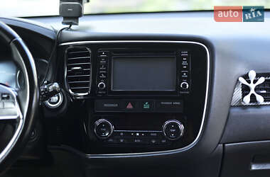 Внедорожник / Кроссовер Mitsubishi Outlander 2016 в 
