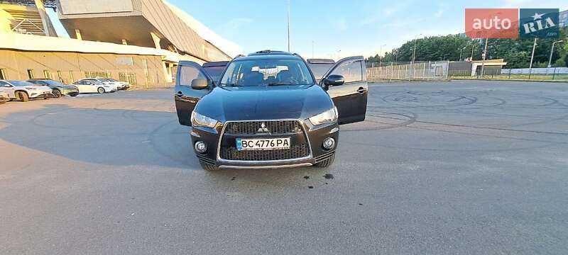Позашляховик / Кросовер Mitsubishi Outlander 2012 в Львові