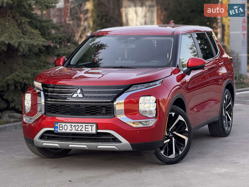 Внедорожник / Кроссовер Mitsubishi Outlander 2021 в 