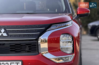 Внедорожник / Кроссовер Mitsubishi Outlander 2021 в 