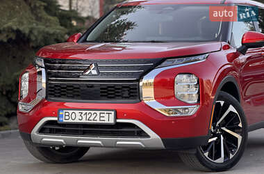 Внедорожник / Кроссовер Mitsubishi Outlander 2021 в 