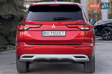 Внедорожник / Кроссовер Mitsubishi Outlander 2021 в 