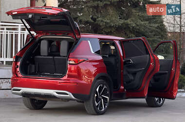 Внедорожник / Кроссовер Mitsubishi Outlander 2021 в 