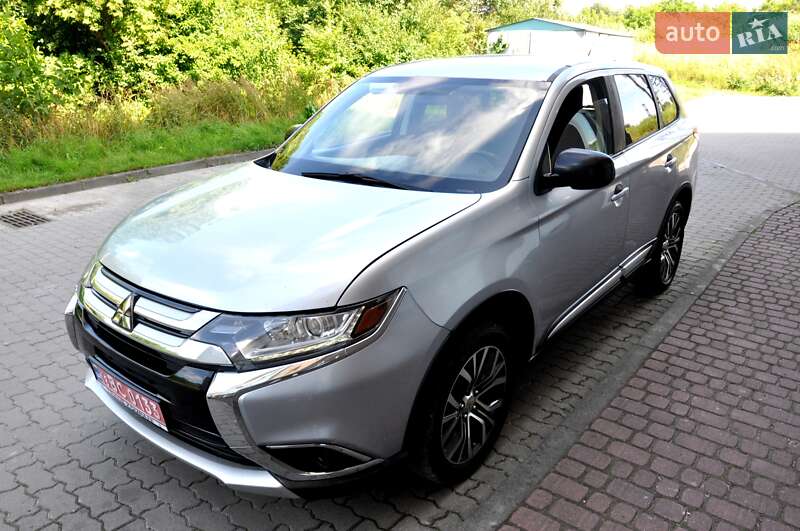 Позашляховик / Кросовер Mitsubishi Outlander 2016 в Львові