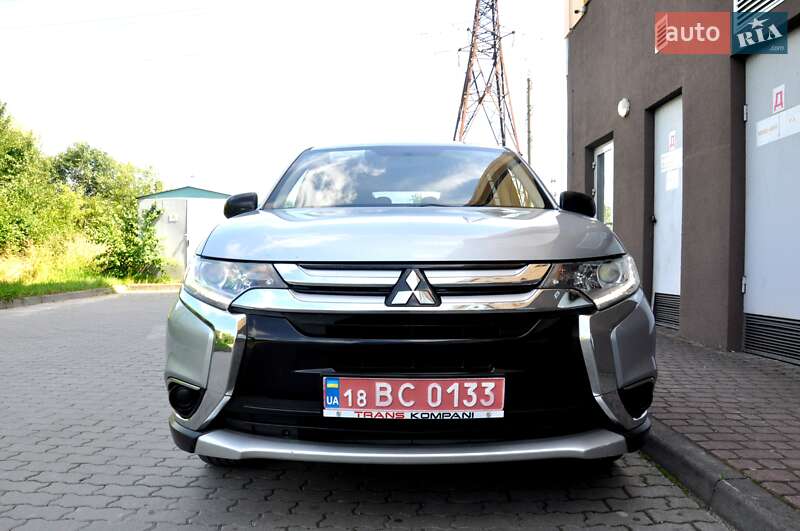 Позашляховик / Кросовер Mitsubishi Outlander 2016 в Львові