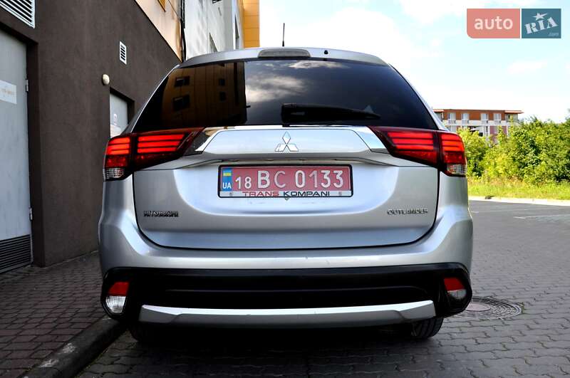 Позашляховик / Кросовер Mitsubishi Outlander 2016 в Львові