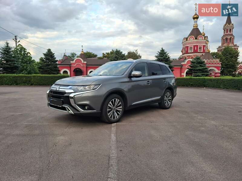 Внедорожник / Кроссовер Mitsubishi Outlander 2021 в Каменском