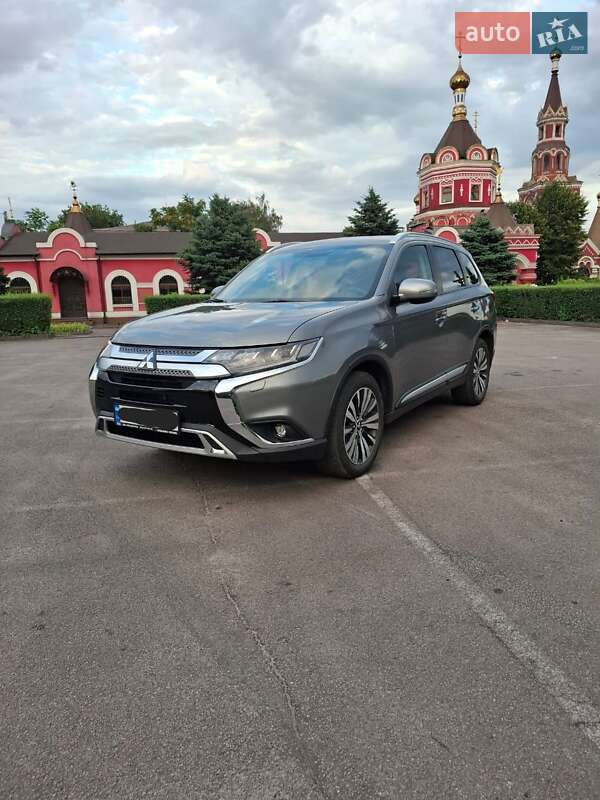 Внедорожник / Кроссовер Mitsubishi Outlander 2021 в Каменском
