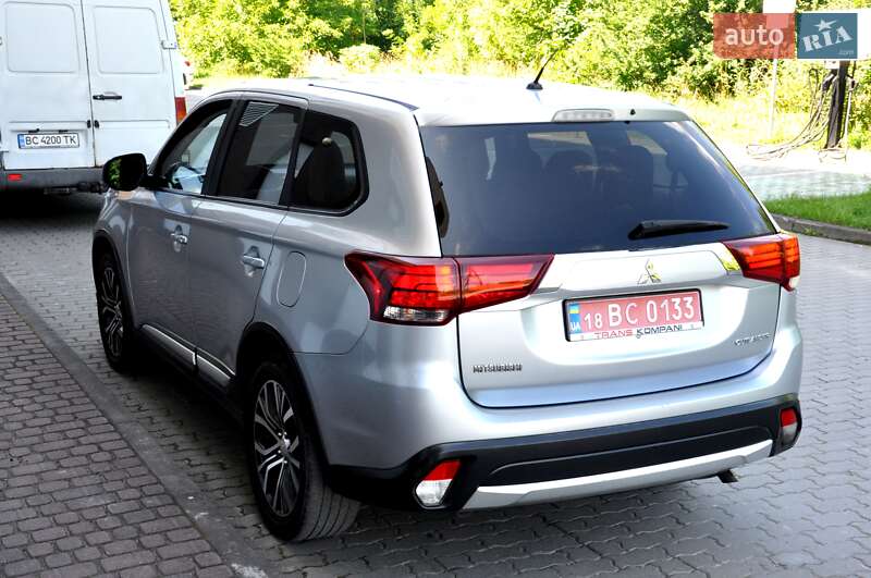 Позашляховик / Кросовер Mitsubishi Outlander 2016 в Львові