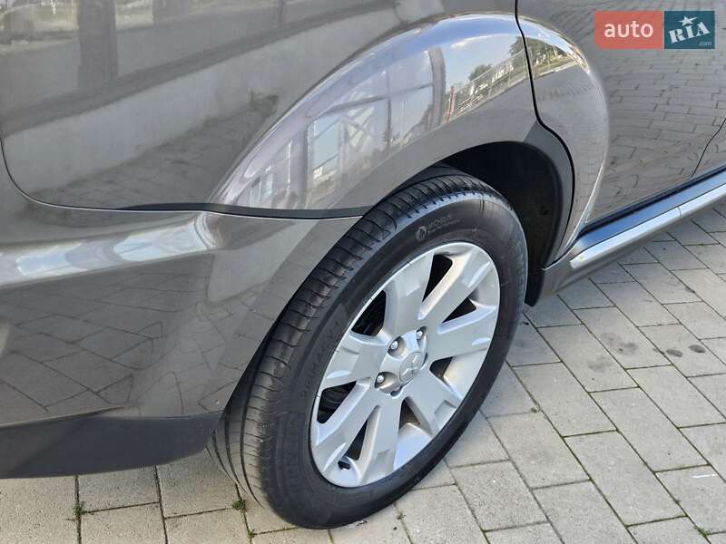 Внедорожник / Кроссовер Mitsubishi Outlander 2012 в Ивано-Франковске