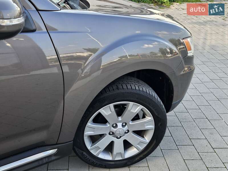 Внедорожник / Кроссовер Mitsubishi Outlander 2012 в Ивано-Франковске