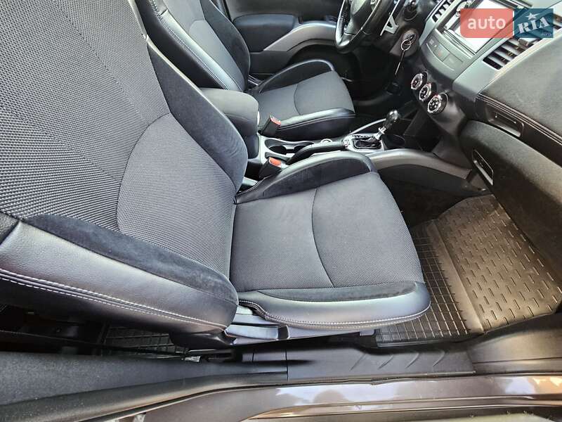 Внедорожник / Кроссовер Mitsubishi Outlander 2012 в Ивано-Франковске