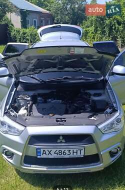 Внедорожник / Кроссовер Mitsubishi Outlander 2011 в 