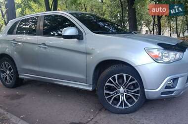 Внедорожник / Кроссовер Mitsubishi Outlander 2011 в 